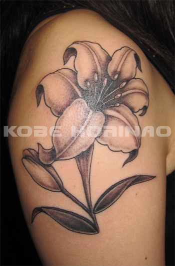 花のタトゥーの画像