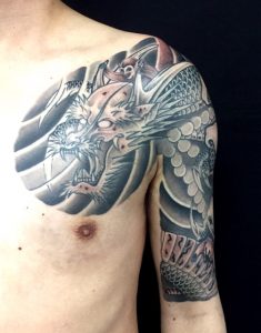 阿形の龍とリスザル＆アカハナグマの刺青、和彫り(Japanese Tattoo)画像