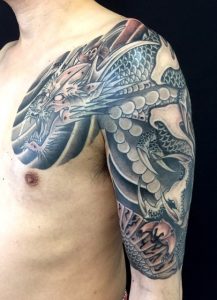 阿形の龍とリスザル＆アカハナグマの刺青、和彫り(Japanese Tattoo)画像