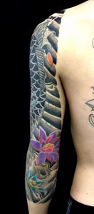 鯉と蓮の花の刺青、和彫り(Japanese Tattoo)画像