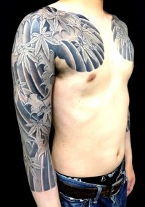 紅葉と波しぶきの刺青、和彫り(Japanese Tattoo)画像