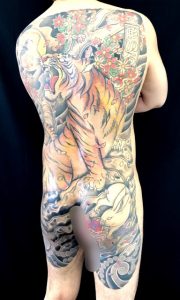 虎・桜花・満月・兎と小槌の刺青、和彫り(Japanese Tattoo)画像