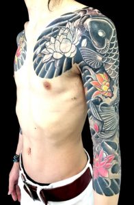 鯉と蓮の花 ※カバーアップの刺青、和彫り(Japanese Tattoo)画像
