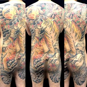 虎・桜花・満月・兎と小槌の刺青、和彫り(Japanese Tattoo)画像