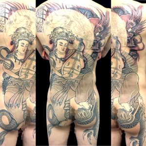 弁財天と正面龍の刺青、和彫り(Japanese Tattoo)の画像。