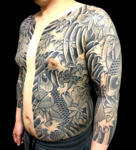 鯉群と紅葉散らしの刺青、和彫り(Japanese Tattoo)画像