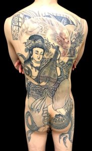弁財天と正面龍の刺青、和彫り(Japanese Tattoo)画像