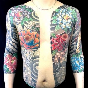 胸割り七分袖 (虎・唐獅子・牡丹)の刺青、和彫り(Japanese Tattoo)画像