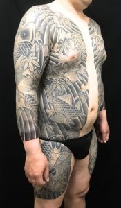 鯉群・紅葉散らし・波しぶきの刺青、和彫り(Japanese Tattoo)画像