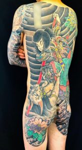 九紋龍史進の鬼退治と菊の刺青、和彫り(Japanese Tattoo)の画像
