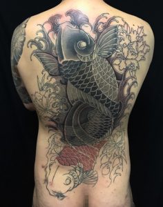 夫婦鯉と牡丹 ※カバーアップの刺青、和彫り(Japanese Tattoo)の画像です。
