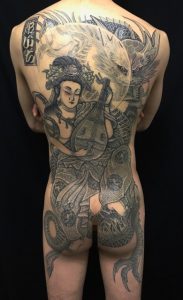弁財天・正面龍の刺青、和彫り(Japanese Tattoo)の画像です。
