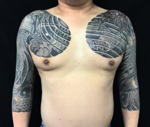 鯉群と紅葉散らしの刺青、和彫り(Japanese Tattoo)の画像です。