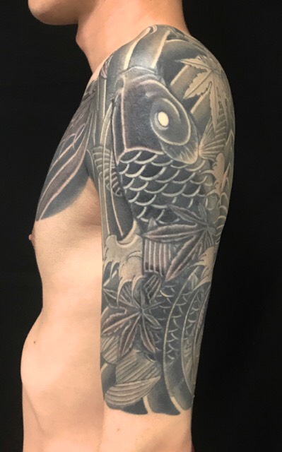 登り鯉と紅葉 ※カバーアップの刺青、和彫り(Japanese Tattoo)の画像です。