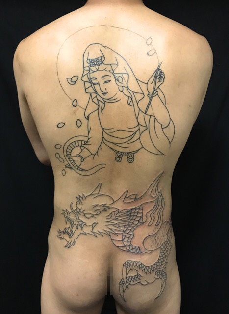 騎龍観世音菩薩・桜花弁の刺青、和彫り(Japanese Tattoo)の画像です。