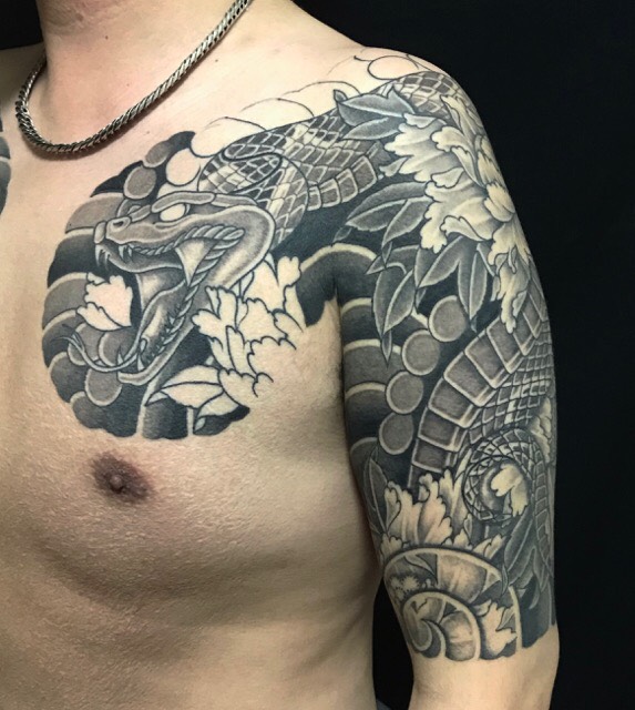 蛇と牡丹の刺青、和彫り(Japanese Tattoo)の画像です。