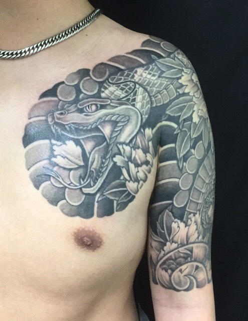 蛇・牡丹の刺青、和彫り(Japanese Tattoo)の画像です。