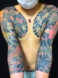 鯉・金魚・出目金・桜花の刺青、和彫り(Japanese Tattoo)の画像