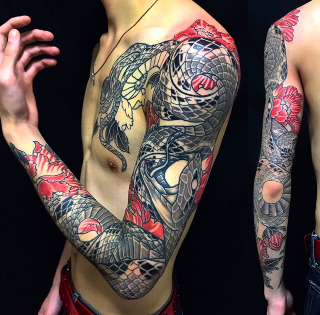 蛇・牡丹散らしの刺青、和彫り(Japanese Tattoo)の画像