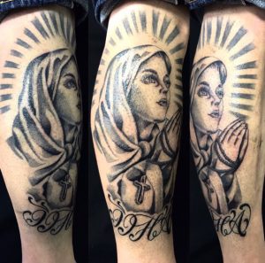 聖母マリア・レタリングのワンポイントTattoo(タトゥー)の画像