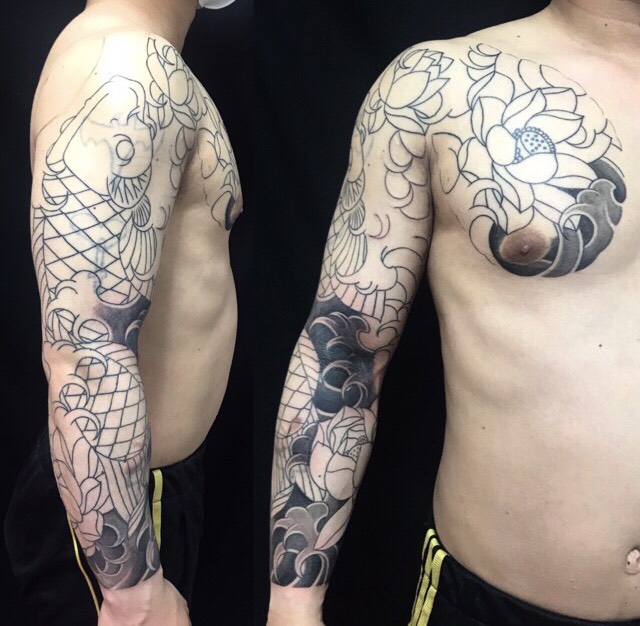 登り鯉・蓮の花※カバーアップの刺青、和彫り(Japanese Tattoo・タトゥー)の画像