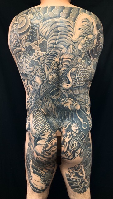 猛虎と加藤清正・3本脚のカエルの刺青、和彫り(Japanese Tattoo・タトゥー)の画像