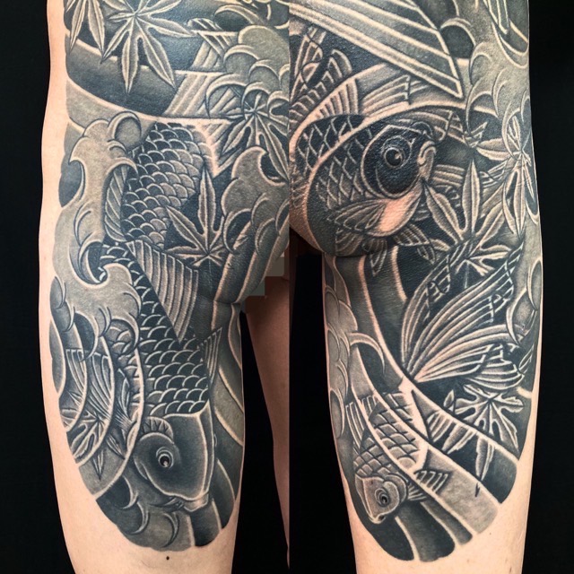 登り鯉・下り鯉・紅葉散らし・金魚・カバーアップの刺青、和彫り(Japanese Tattoo・タトゥー)の画像