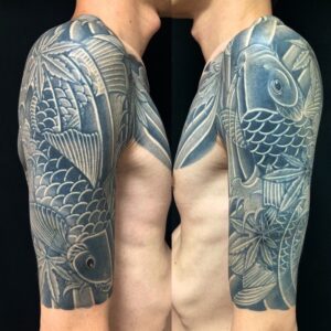 登り鯉・下り鯉・紅葉散らしの刺青、和彫り(Japanese Tattoo・タトゥー)の画像