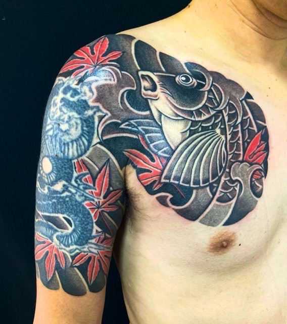 鯉・紅葉※腕の龍は他所作品の刺青、和彫り(Japanese Tattoo・タトゥー)の画像