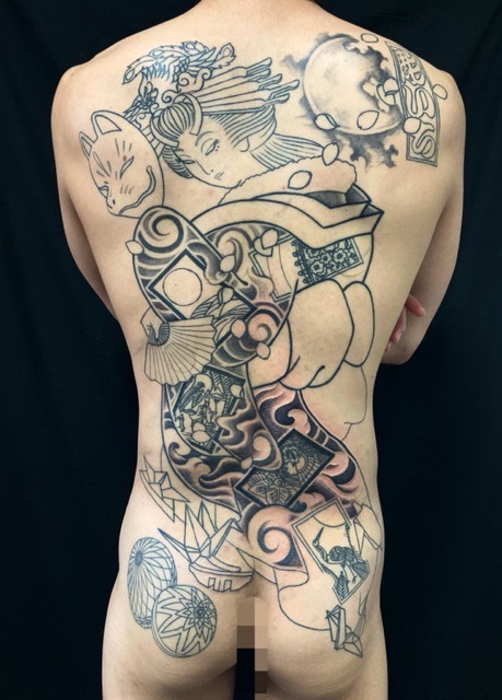 花魁・満月・桜花弁の刺青、和彫り(Japanese Tattoo・タトゥー)の画像