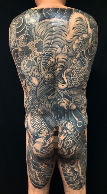 猛虎・加藤清正・額彫りの刺青、和彫り(Japanese Tattoo・タトゥー)の画像