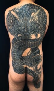 正面一匹龍・フルカバーアップの刺青、和彫り(Japanese Tattoo・タトゥー)の画像
