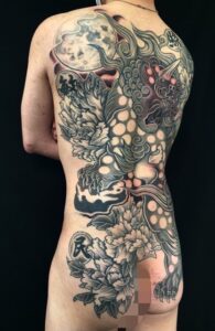 唐獅子・牡丹・満月・漢字の刺青、和彫り(Japanese Tattoo・タトゥー)の画像