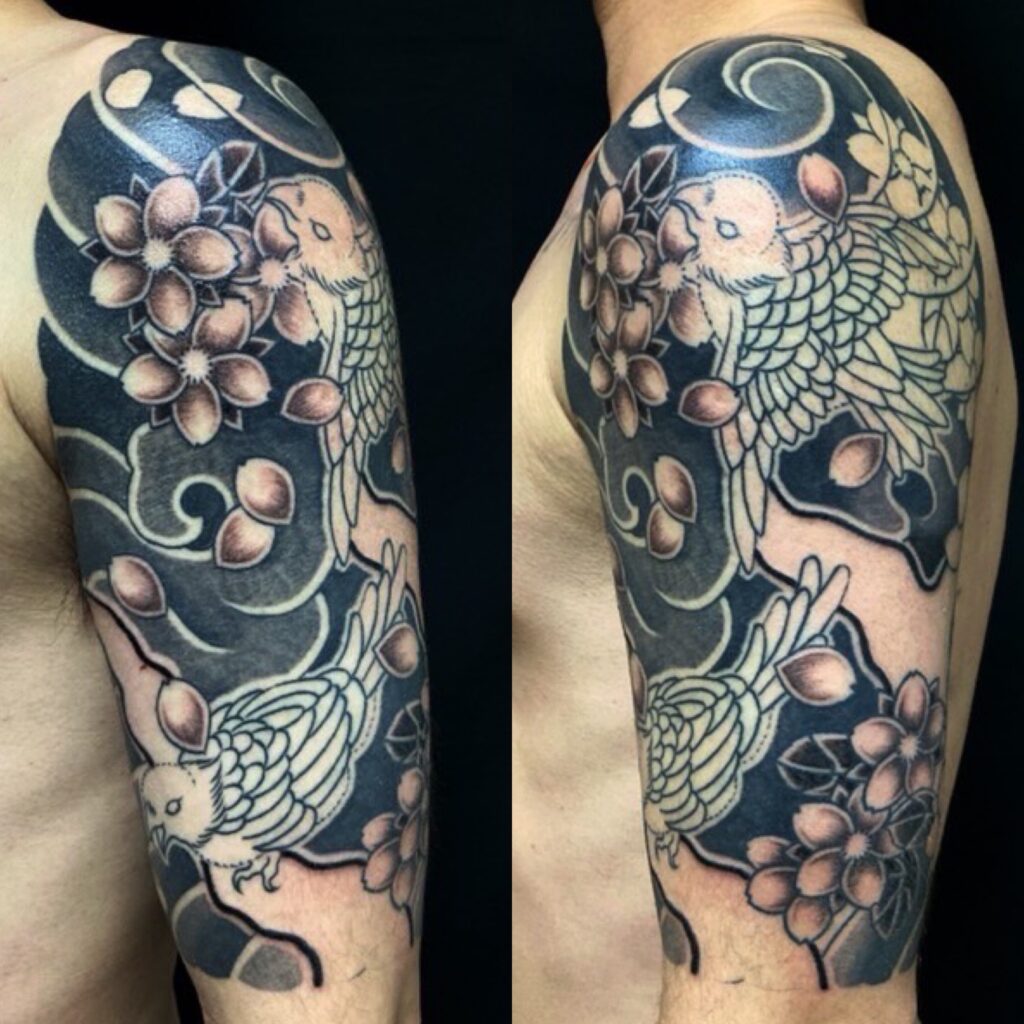 雀・桜花・額・肩彫りの刺青、和彫り(Japanese Tattoo・タトゥー)の画像