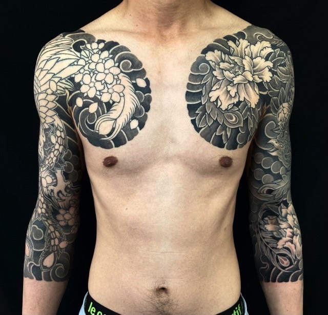 鳳凰・牡丹・桜花・七分袖の刺青、和彫り(Japanese Tattoo・タトゥー)の画像
