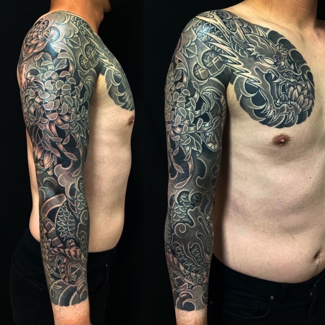 阿形の龍・菊散らし・八分袖の刺青、和彫り(Japanese Tattoo・タトゥー)の画像