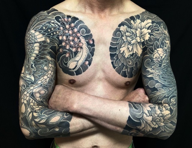 鳳凰・牡丹・桜花・七分袖の刺青、和彫り(Japanese Tattoo・タトゥー)の画像