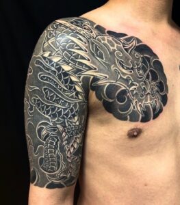 吽形の龍・五分袖・カバーアップの刺青、和彫り(Japanese Tattoo・タトゥー)の画像