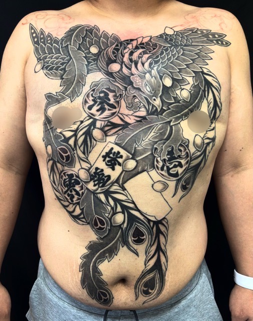 鳳凰・桜花弁・漢字・水晶の刺青、和彫り(Japanese Tattoo・タトゥー)の画像