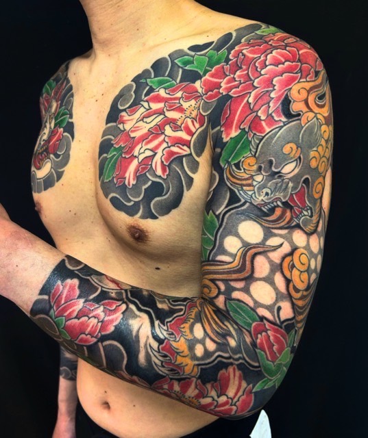 唐獅子・牡丹・八分袖の刺青、和彫り(Japanese Tattoo・タトゥー)の画像