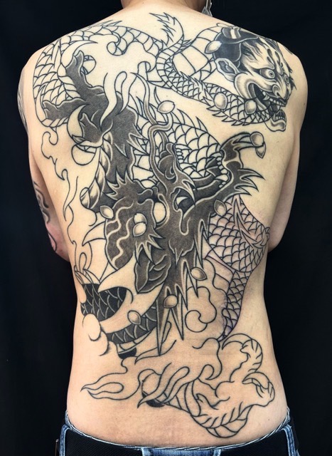昇龍・桜花弁・般若面の刺青、和彫り(Japanese Tattoo・タトゥー)の画像