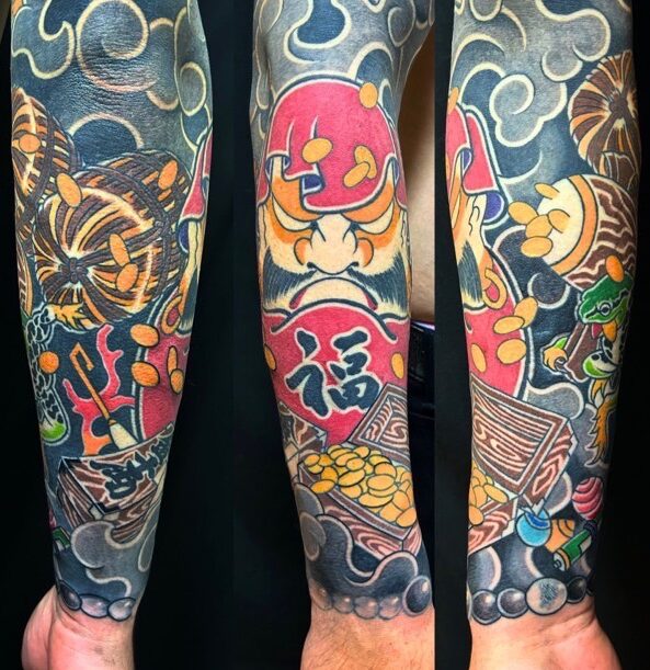 達磨・縁起物尽くし・長袖の刺青、和彫り(Japanese Tattoo・タトゥー)の画像