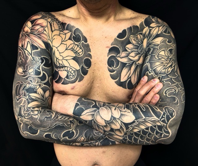 龍・登龍門・蓮散らしの刺青、和彫り(Japanese Tattoo・タトゥー)の画像