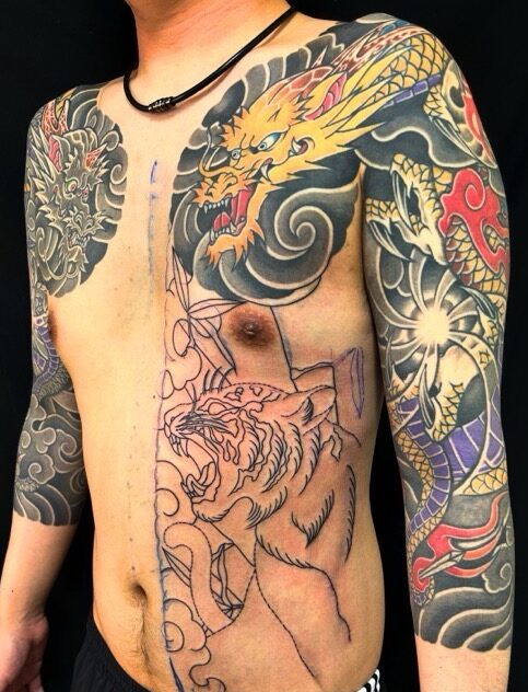 阿吽の龍・虎・竹(胸割り七分袖)の刺青、和彫り(Japanese Tattoo・タトゥー)の画像