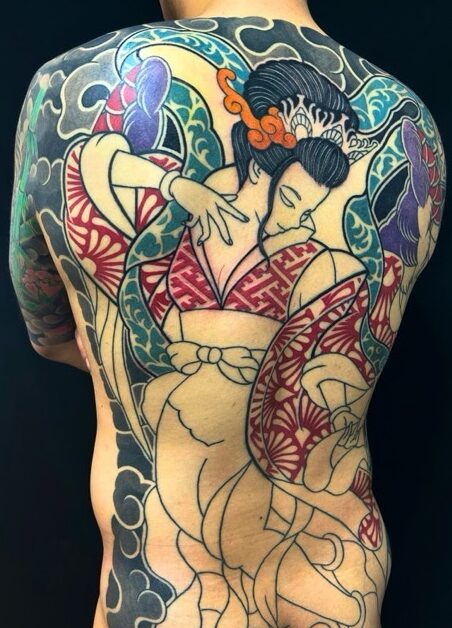羽衣天女・双頭蓮・三本足の蛙(額彫り)の刺青、和彫り(Japanese Tattoo・タトゥー)の画像