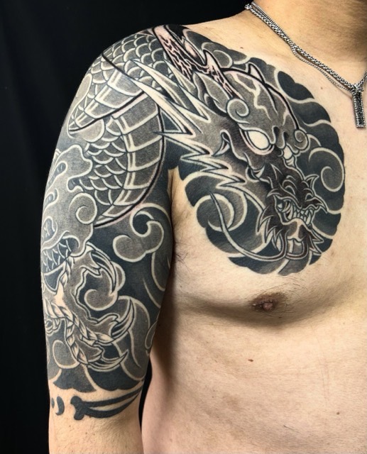 龍・吽形(五分袖)の刺青、和彫り(Japanese Tattoo・タトゥー)の画像
