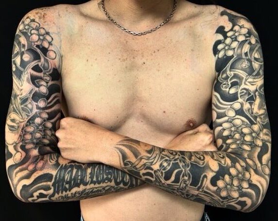 ツーフェイス・桜花・バックグラウンドのワンポイントTattoo(タトゥー)の画像