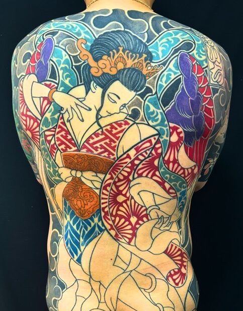 羽衣天女・双頭蓮・三本足の蛙(額彫り)の刺青、和彫り(Japanese Tattoo・タトゥー)の画像