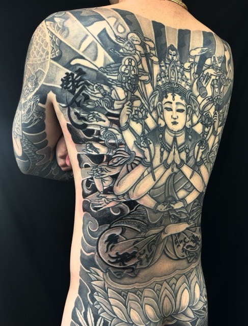 千手観世音菩薩(額彫り)の刺青、和彫り(Japanese Tattoo・タトゥー)の画像