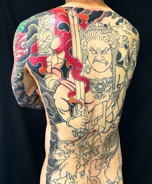 不動明王・龍(額彫り)の刺青、和彫り(Japanese Tattoo・タトゥー)の画像